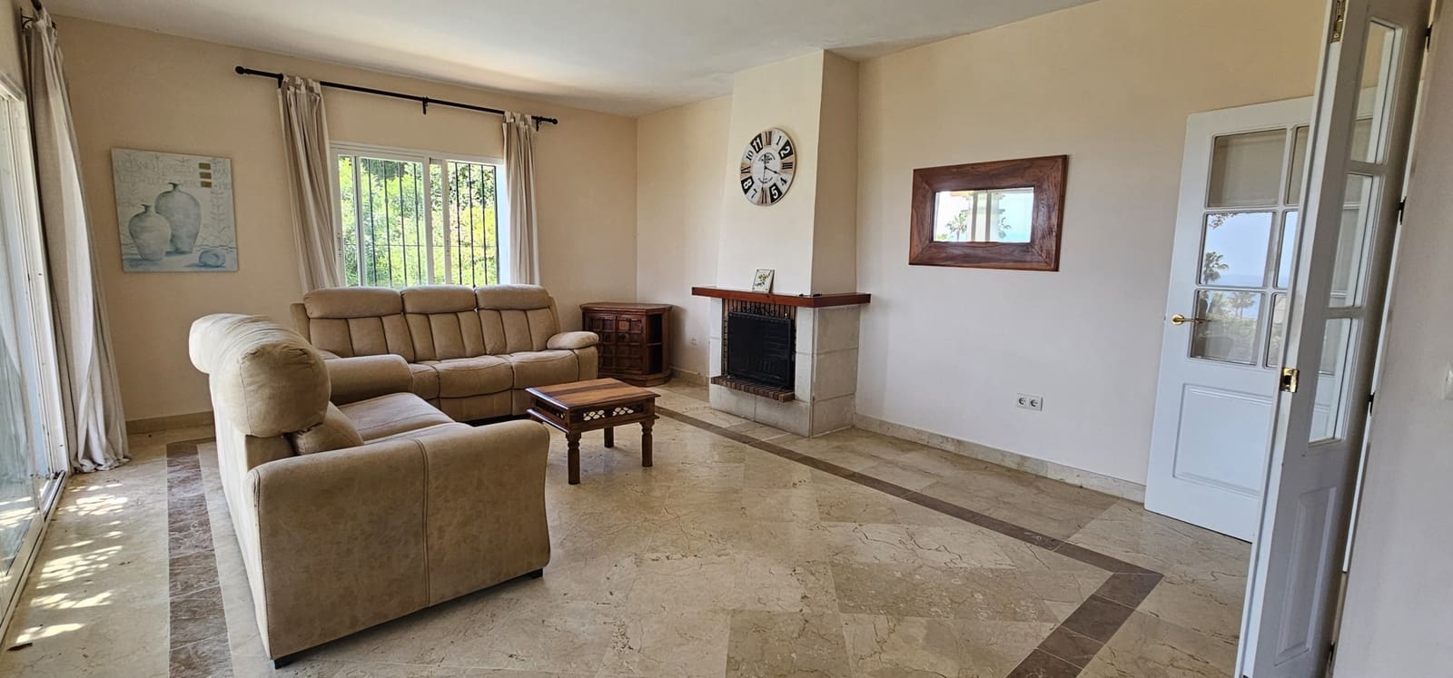 4 Zimmer Villa zu verkaufen in La Alcaidesa mit Pool Garage - 875.000 € (Ref: 9826582)