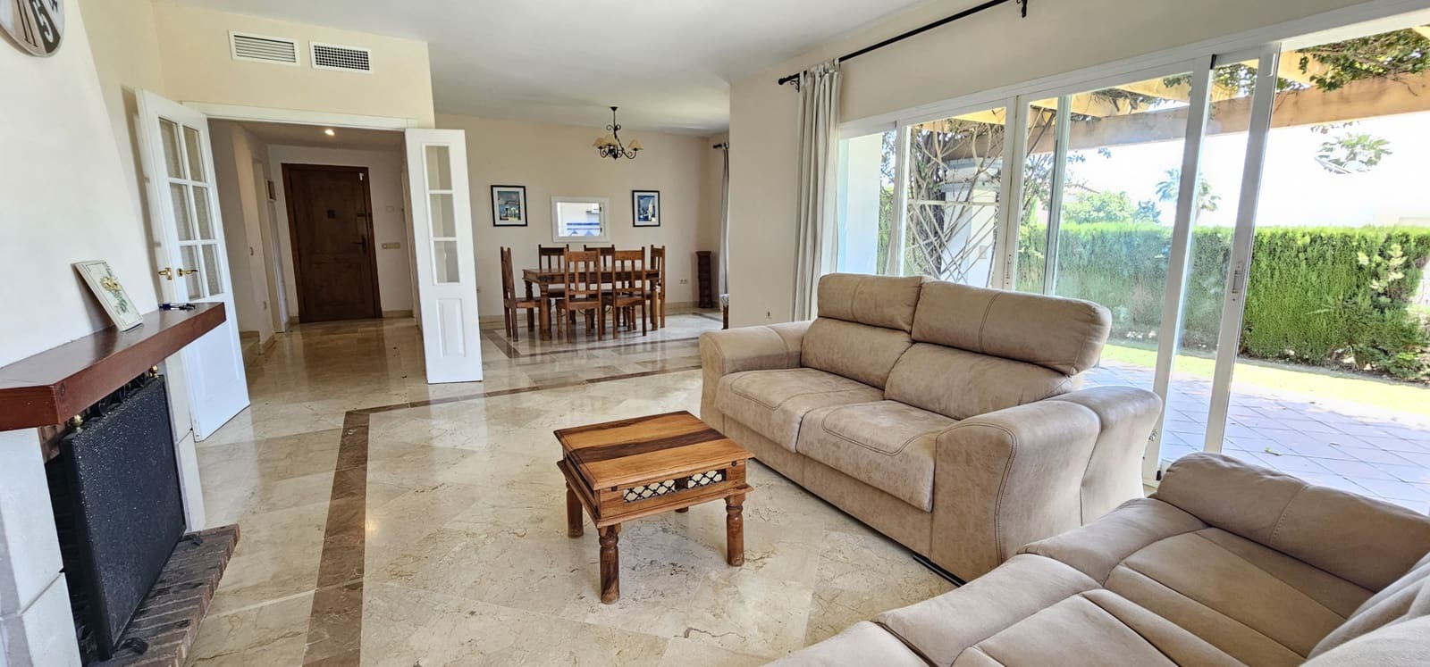 4 Zimmer Villa zu verkaufen in La Alcaidesa mit Pool Garage - 875.000 € (Ref: 9826582)