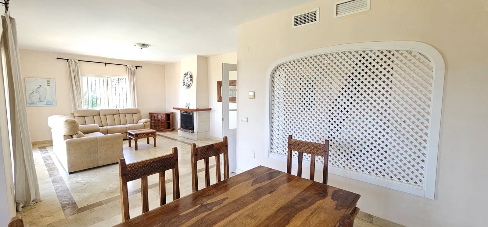 4 Zimmer Villa zu verkaufen in La Alcaidesa mit Pool Garage - 875.000 € (Ref: 9826582)