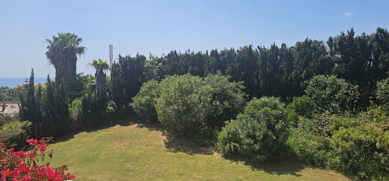 4 Zimmer Villa zu verkaufen in La Alcaidesa mit Pool Garage - 875.000 € (Ref: 9826582)