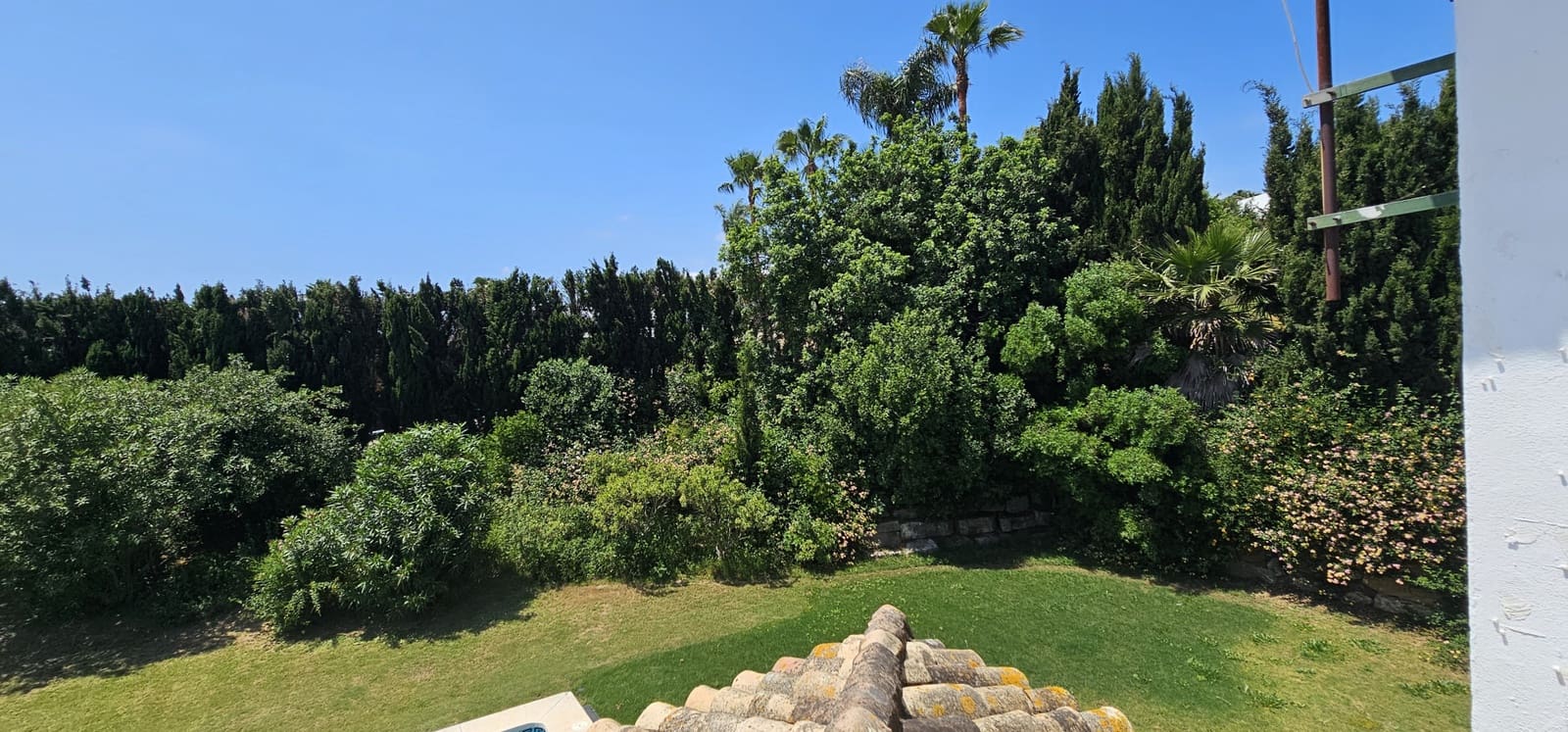4 Zimmer Villa zu verkaufen in La Alcaidesa mit Pool Garage - 875.000 € (Ref: 9826582)