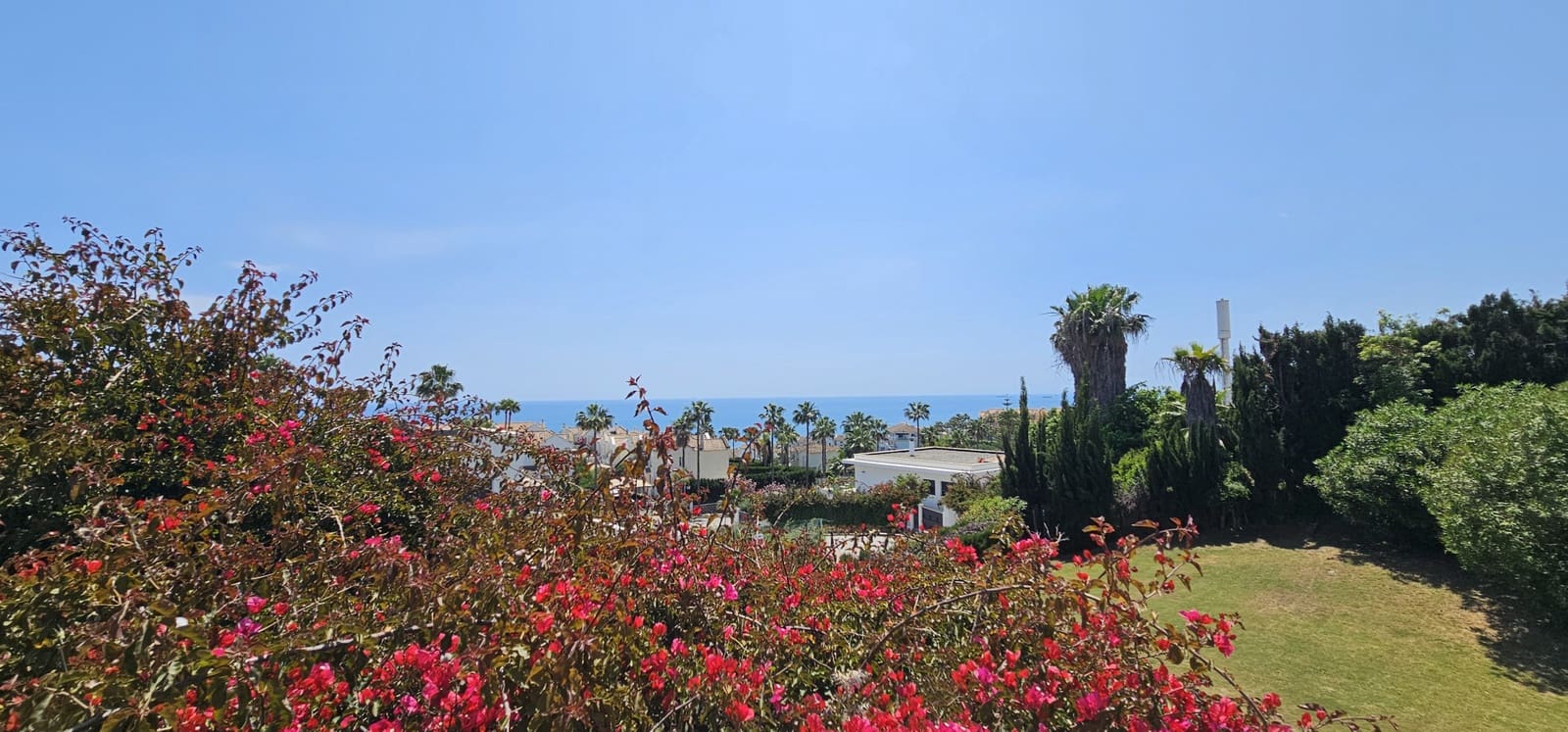 4 Zimmer Villa zu verkaufen in La Alcaidesa mit Pool Garage - 875.000 € (Ref: 9826582)