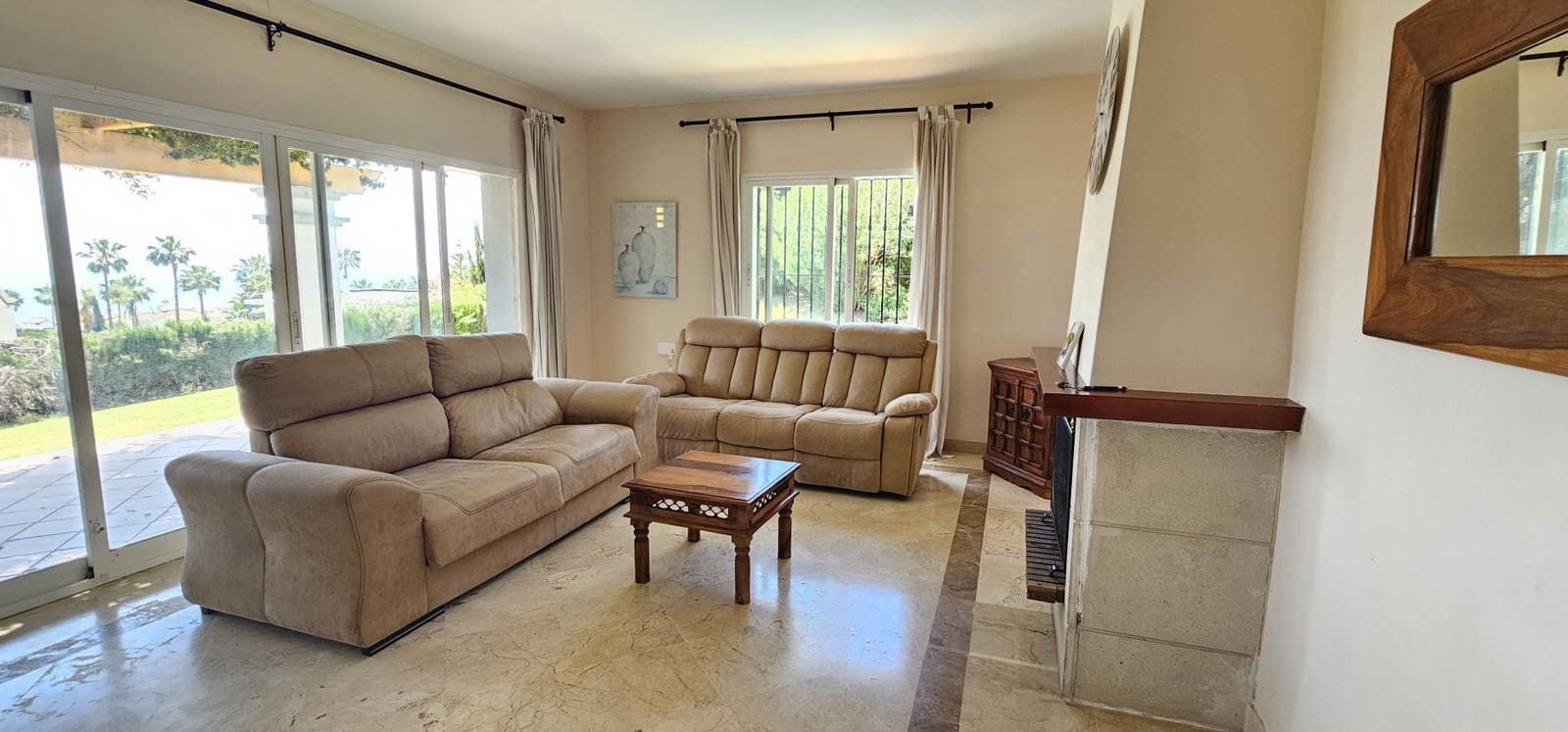 4 bedroom Villa for sale in La Alcaidesa with pool garage - € 875,000 (Ref: 9826582)