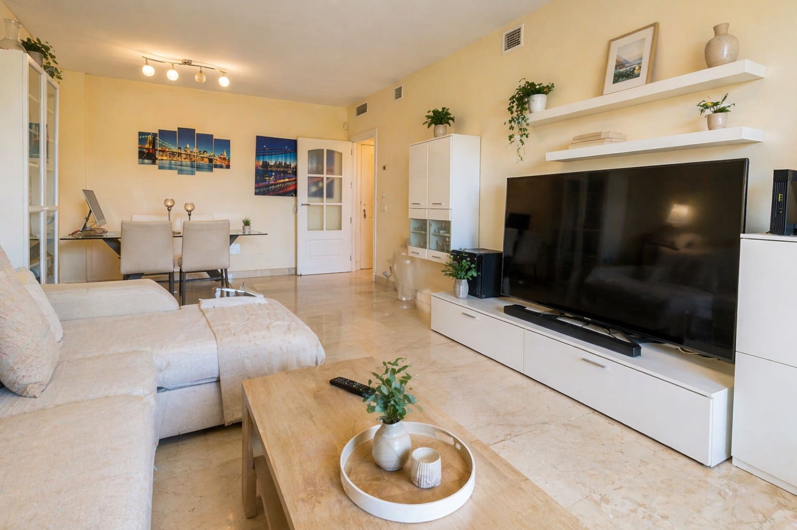 2 bedroom Apartment for sale in La Alcaidesa with pool garage - € 254,000 (Ref: 9831082)