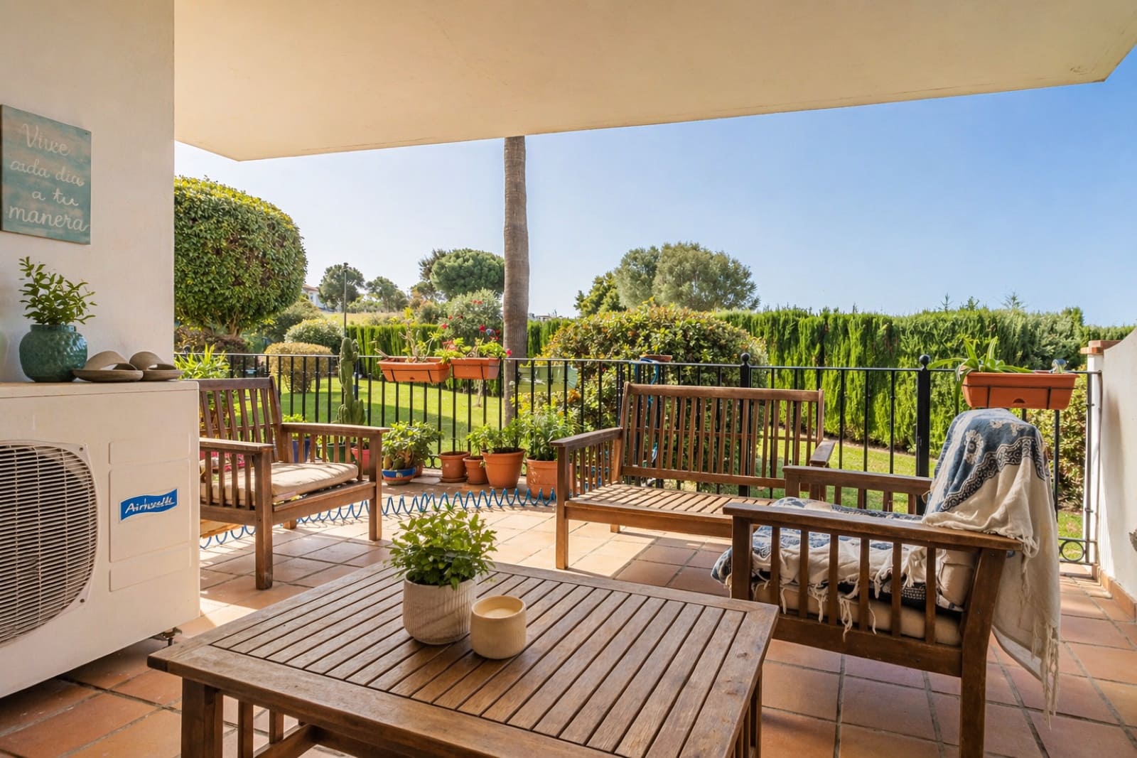 2 bedroom Apartment for sale in La Alcaidesa with pool garage - € 254,000 (Ref: 9831082)