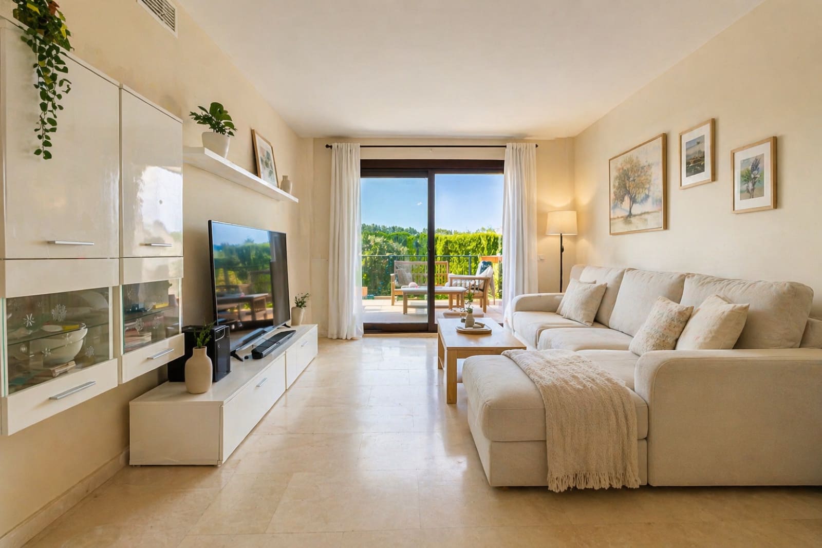 2 bedroom Apartment for sale in La Alcaidesa with pool garage - € 254,000 (Ref: 9831082)