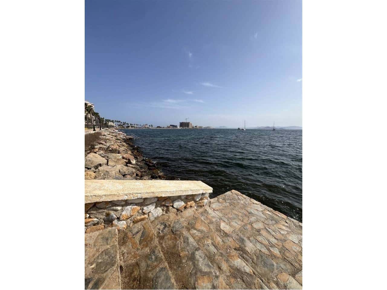 Apartamento de 2 habitaciones en La Manga del Mar Menor en venta con piscina garaje - 315.000 € (Ref: 10023458)