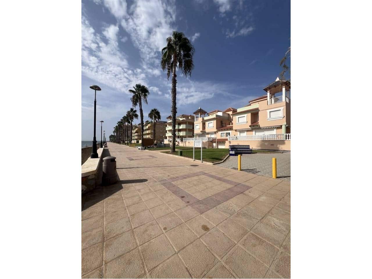 Apartamento de 2 habitaciones en La Manga del Mar Menor en venta con piscina garaje - 315.000 € (Ref: 10023458)