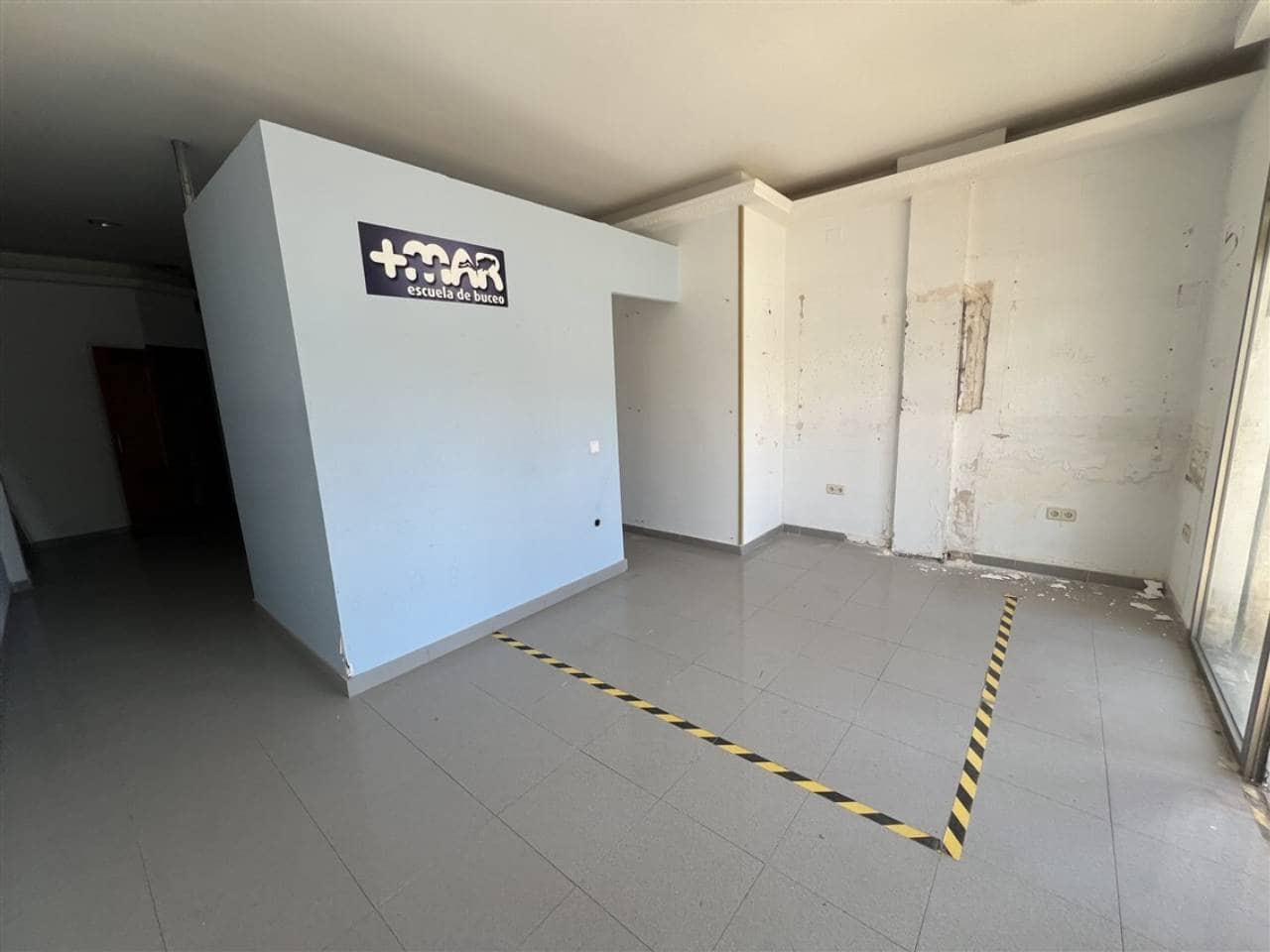 Local Commercial à vendre à La Manga del Mar Menor avec garage - 55 000 € (Ref: 10170404)