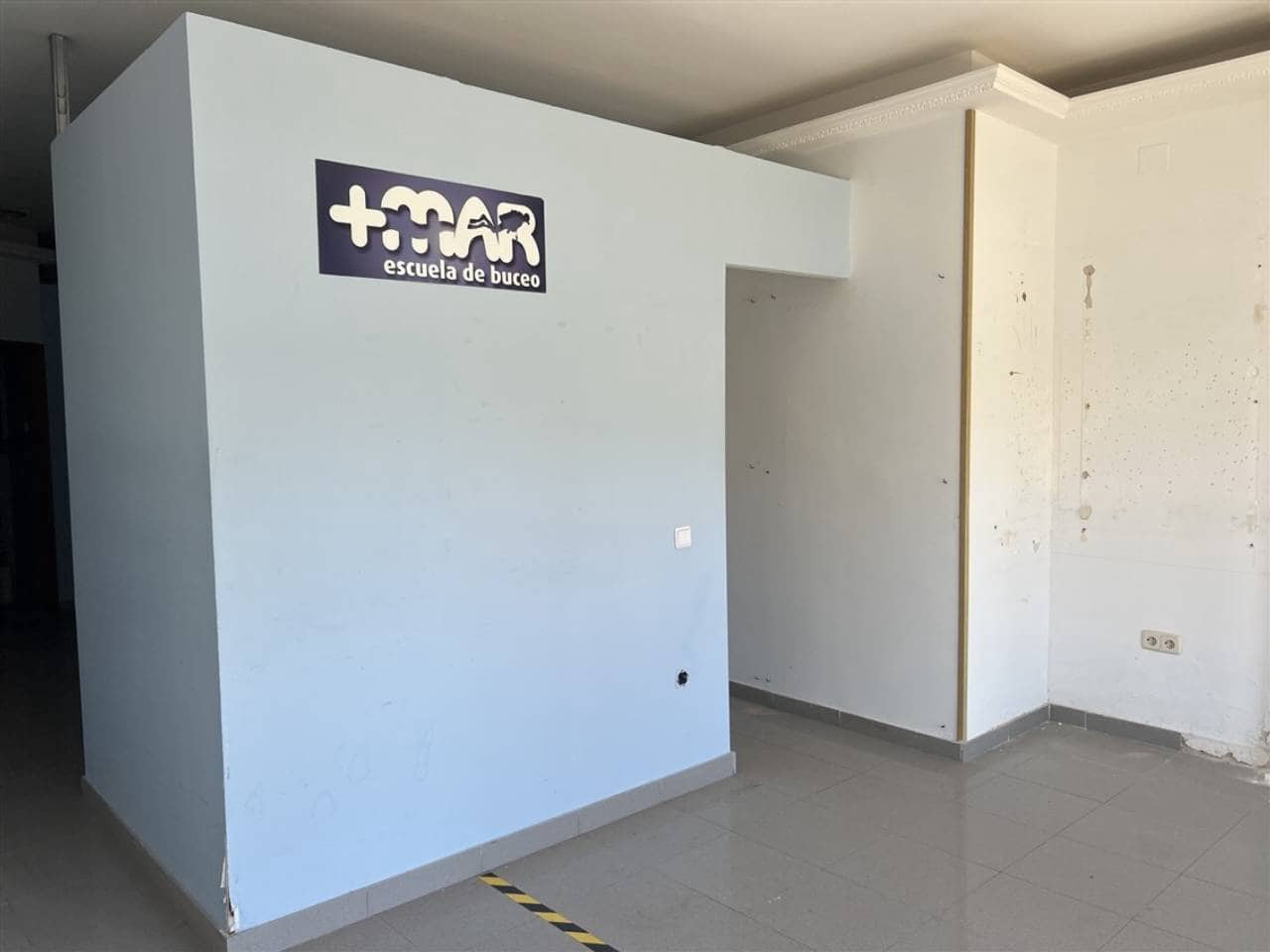 Local Commercial à vendre à La Manga del Mar Menor avec garage - 55 000 € (Ref: 10170404)