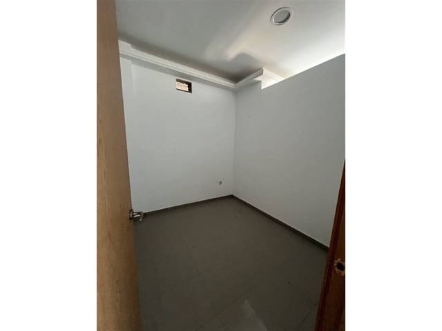 Kommersiell til salgs i La Manga del Mar Menor med garasje - € 55 000 (Ref: 10170404)