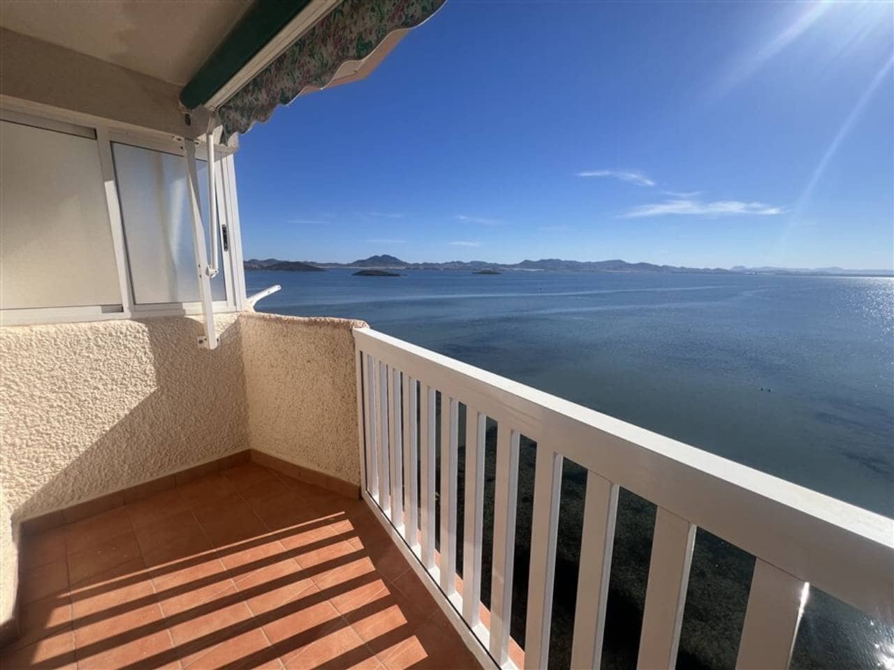 1 soveværelse Lejlighed til salg i La Manga del Mar Menor med swimmingpool - € 130.000 (Ref: 2091542)