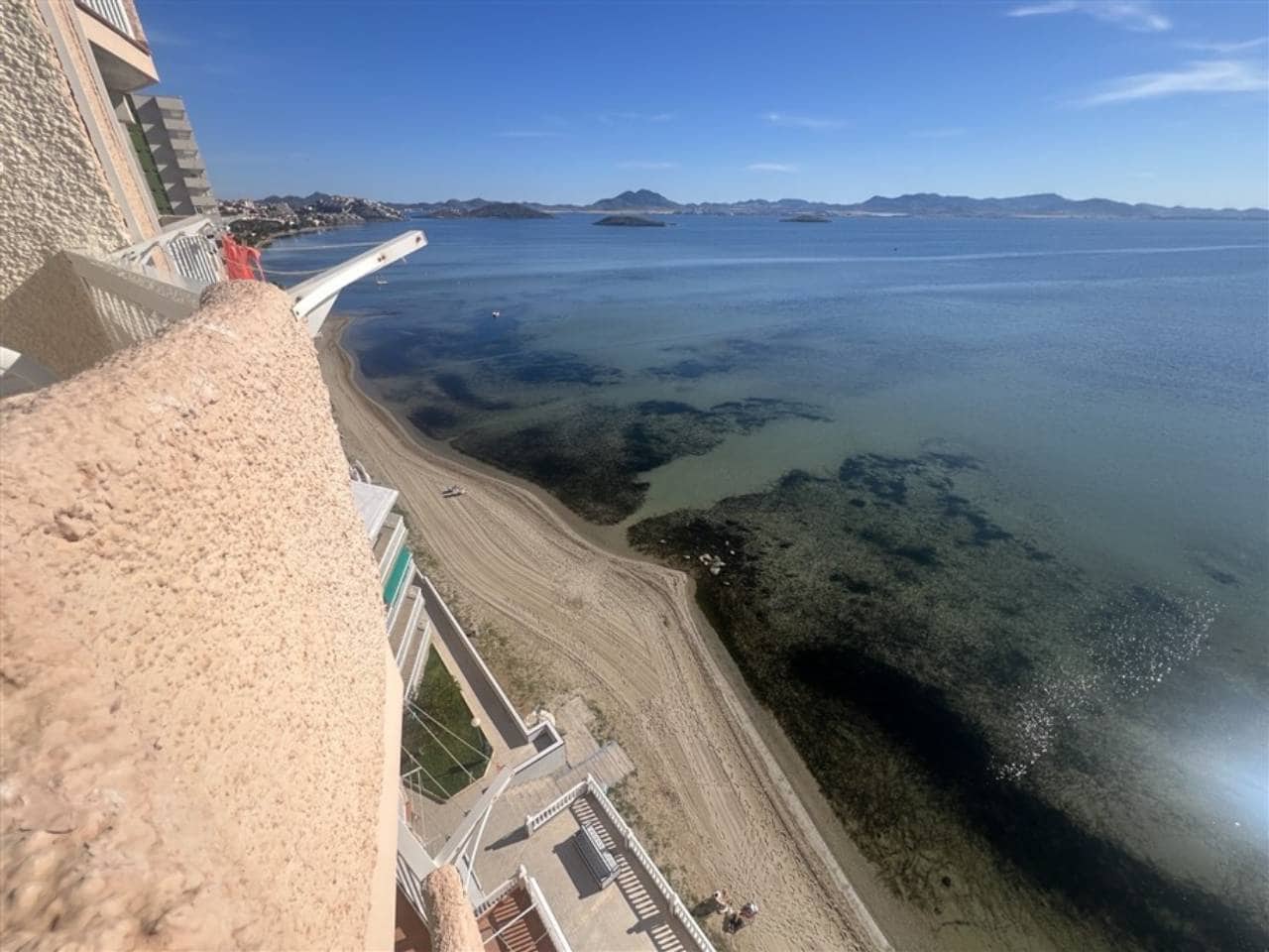 1 soveværelse Lejlighed til salg i La Manga del Mar Menor med swimmingpool - € 130.000 (Ref: 2091542)