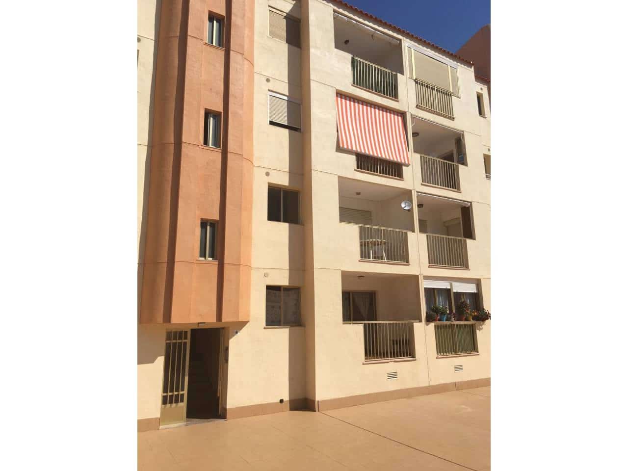 3 slaapkamer Flat voor vakantieverhuur in La Manga del Mar Menor met zwembad garage - € 875 (Ref: 6037642)