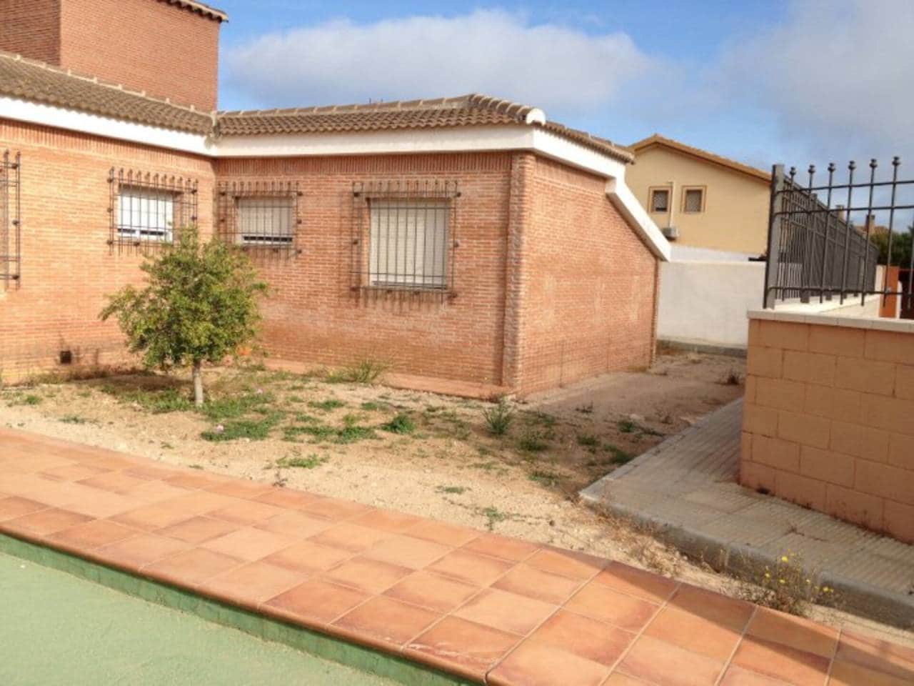 4 bedroom Villa for sale in La Manga del Mar Menor with garage - € 600,000 (Ref: 7123520)