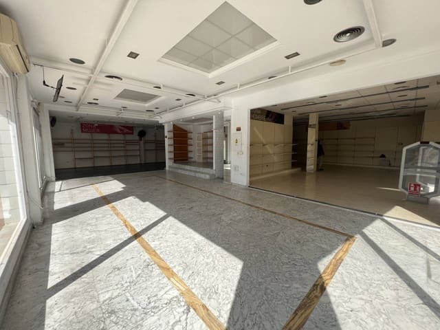 Commercial for sale in La Manga del Mar Menor - € 600,000 (Ref: 7844644)