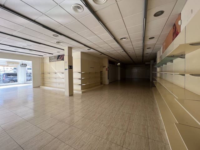 Commercial for sale in La Manga del Mar Menor - € 600,000 (Ref: 7844644)