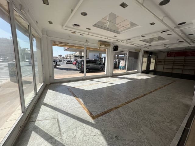 Commercial for sale in La Manga del Mar Menor - € 600,000 (Ref: 7844644)