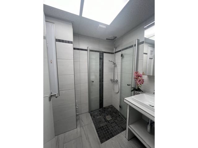 2 Zimmer Apartment zu verkaufen in La Manga del Mar Menor mit Pool - 318.000 € (Ref: 8488498)