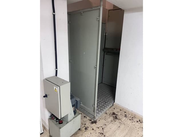 Commercial for sale in La Manga del Mar Menor with garage - € 120,000 (Ref: 8816878)