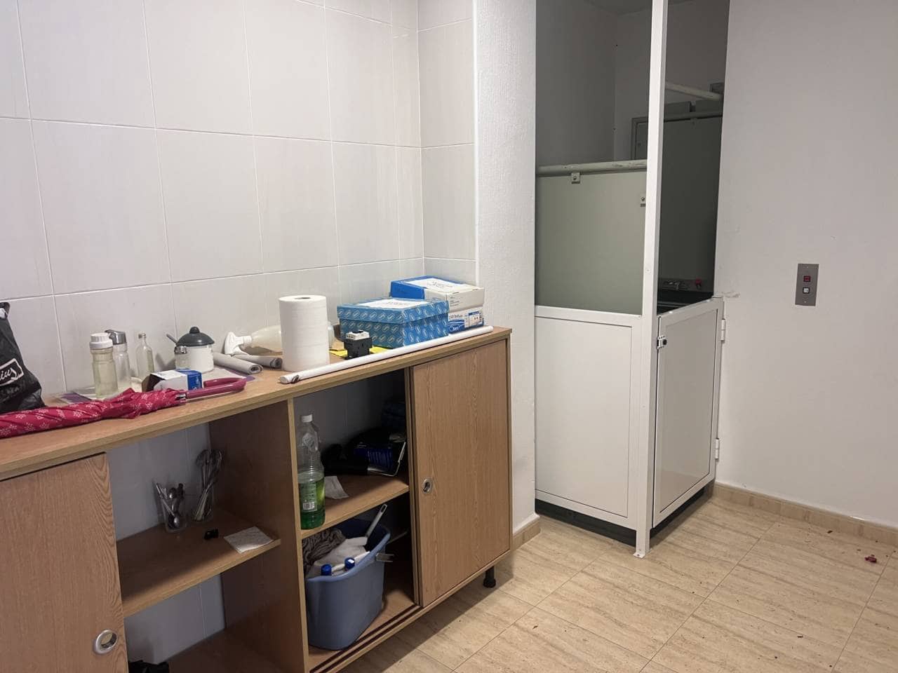 Kommersiell til salgs i La Manga del Mar Menor med garasje - € 120 000 (Ref: 8816878)