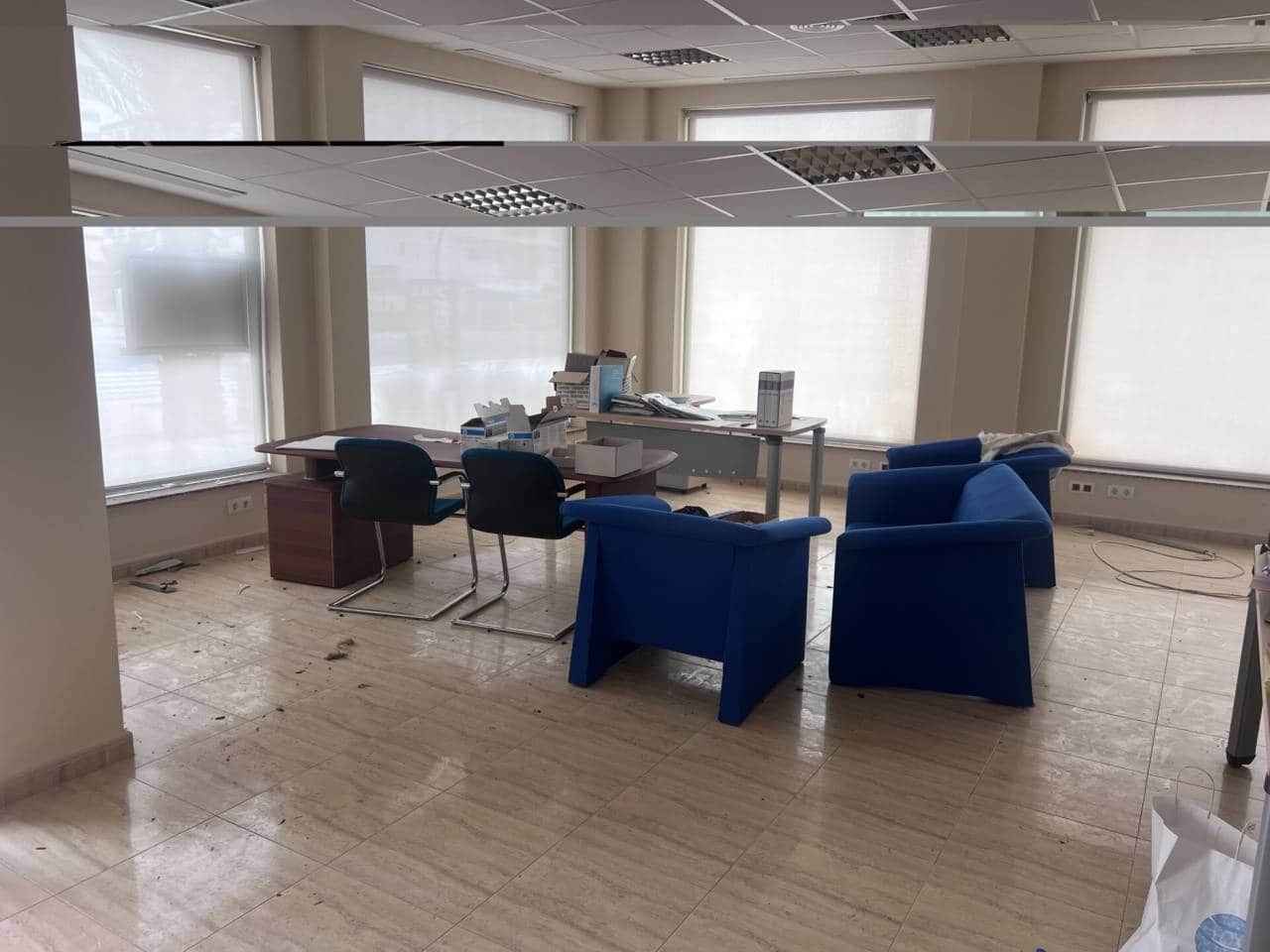 Kommersiell til salgs i La Manga del Mar Menor med garasje - € 120 000 (Ref: 8816878)