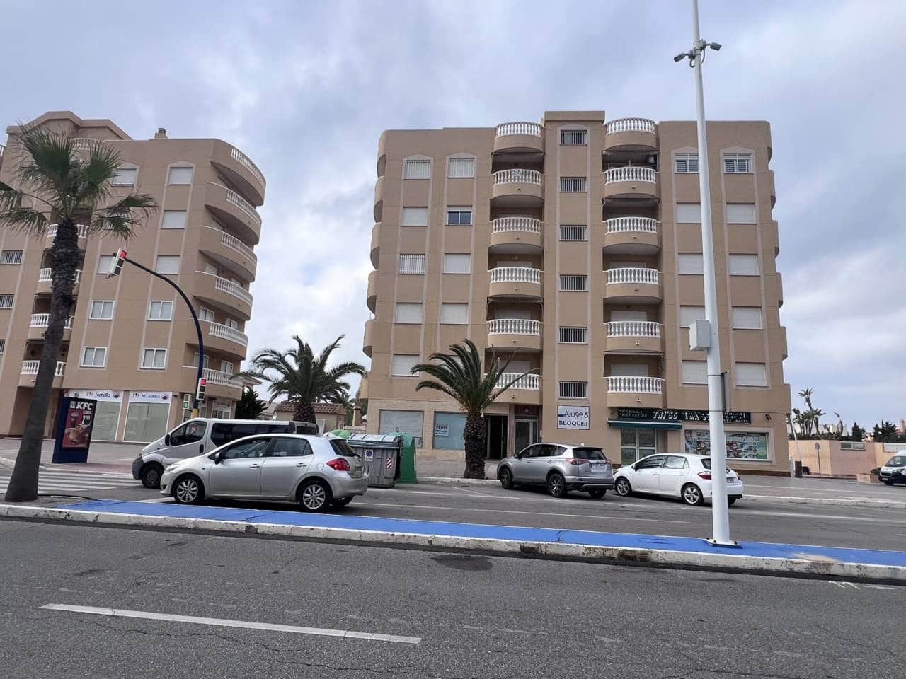 Kommersiell til salgs i La Manga del Mar Menor med garasje - € 120 000 (Ref: 8816878)