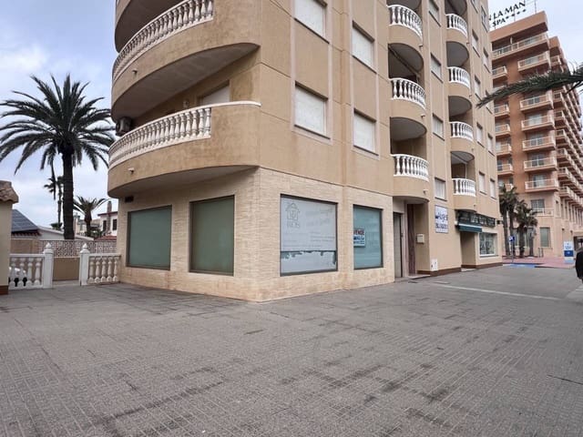 Kaupallinen myytävänä paikassa La Manga del Mar Menor mukana 
autotalli - 120 000 € (Ref: 8816878)