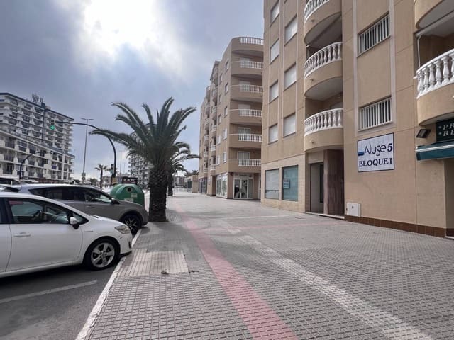 Commercial for sale in La Manga del Mar Menor with garage - € 120,000 (Ref: 8816878)