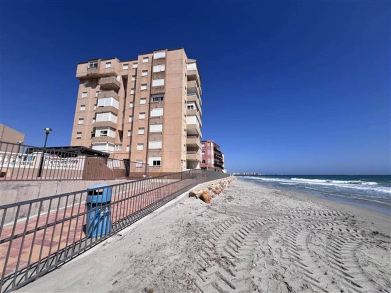 2 bedroom Apartment for sale in La Manga del Mar Menor with garage - € 138,000 (Ref: 8928321)