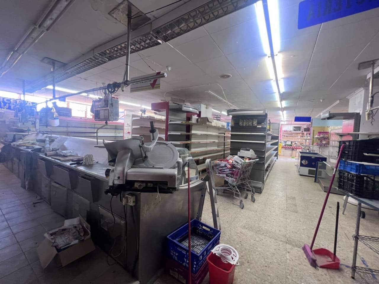 Erhverv til salg i La Manga del Mar Menor - € 320.000 (Ref: 9279890)