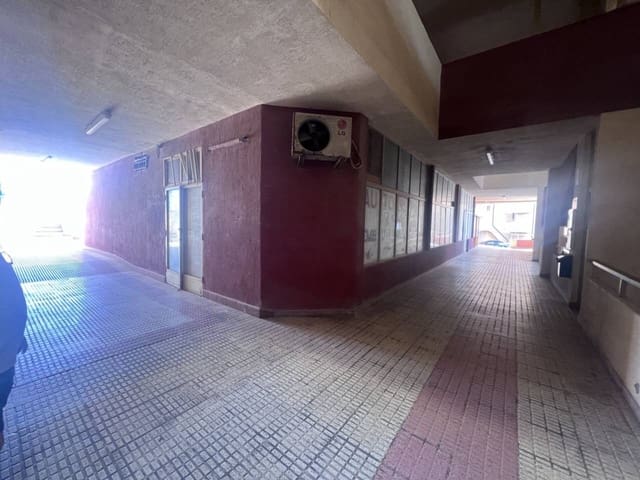Commercial for sale in La Manga del Mar Menor - € 320,000 (Ref: 9279890)