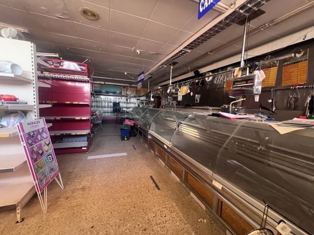 Commercial for sale in La Manga del Mar Menor - € 320,000 (Ref: 9279890)