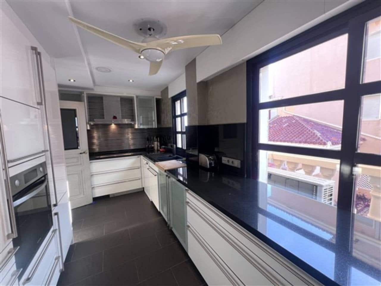 2 chambre Appartement à vendre à La Manga del Mar Menor avec piscine garage - 290 000 € (Ref: 9330056)