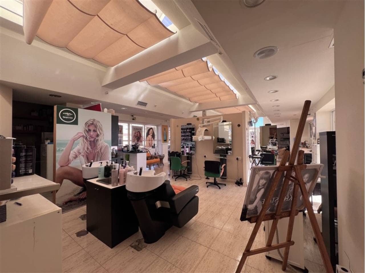 4 bedroom Commercial for sale in La Manga del Mar Menor - € 375,000 (Ref: 9337550)