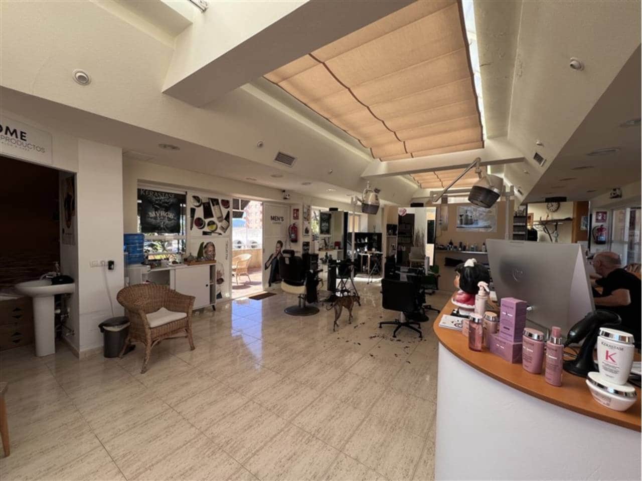 4 bedroom Commercial for sale in La Manga del Mar Menor - € 375,000 (Ref: 9337550)