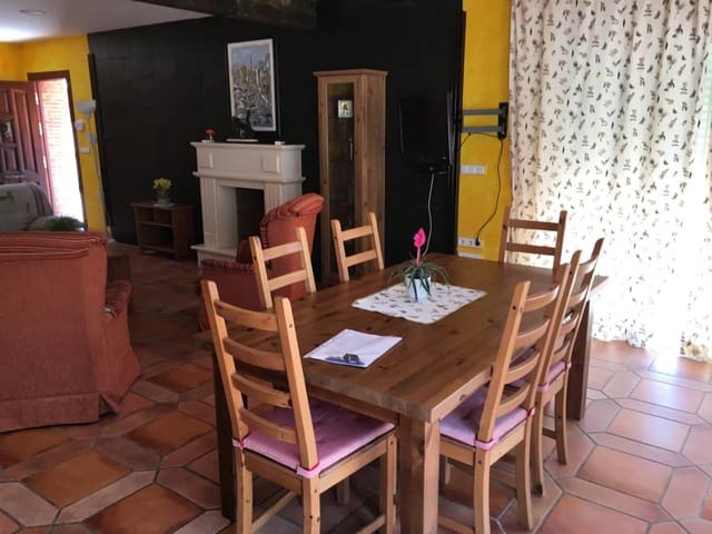 4 bedroom Villa for rent in La Manga del Mar Menor with garage - € 2,000 (Ref: 9348629)