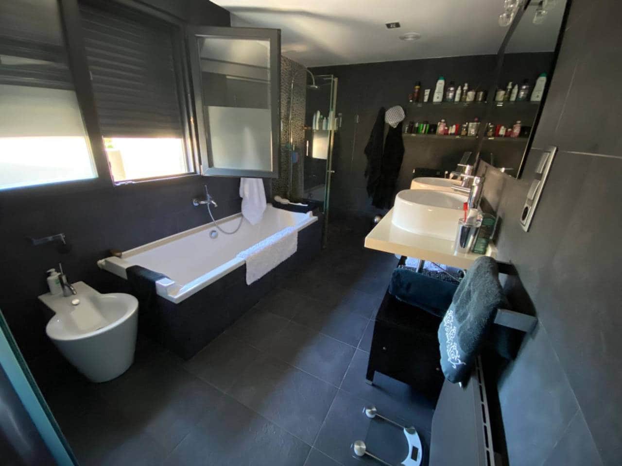 6 bedroom Bungalow for sale in La Manga del Mar Menor with garage - € 1,000,000 (Ref: 9348630)