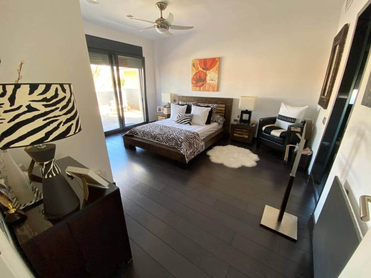 6 bedroom Bungalow for sale in La Manga del Mar Menor with garage - € 1,000,000 (Ref: 9348630)