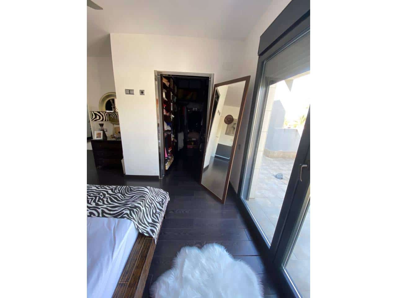 6 bedroom Bungalow for sale in La Manga del Mar Menor with garage - € 1,000,000 (Ref: 9348630)