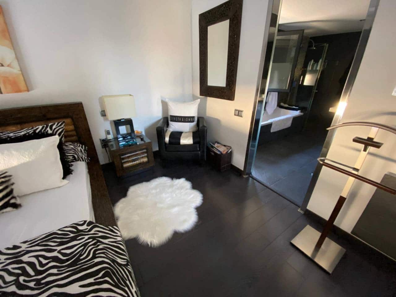 6 bedroom Bungalow for sale in La Manga del Mar Menor with garage - € 1,000,000 (Ref: 9348630)