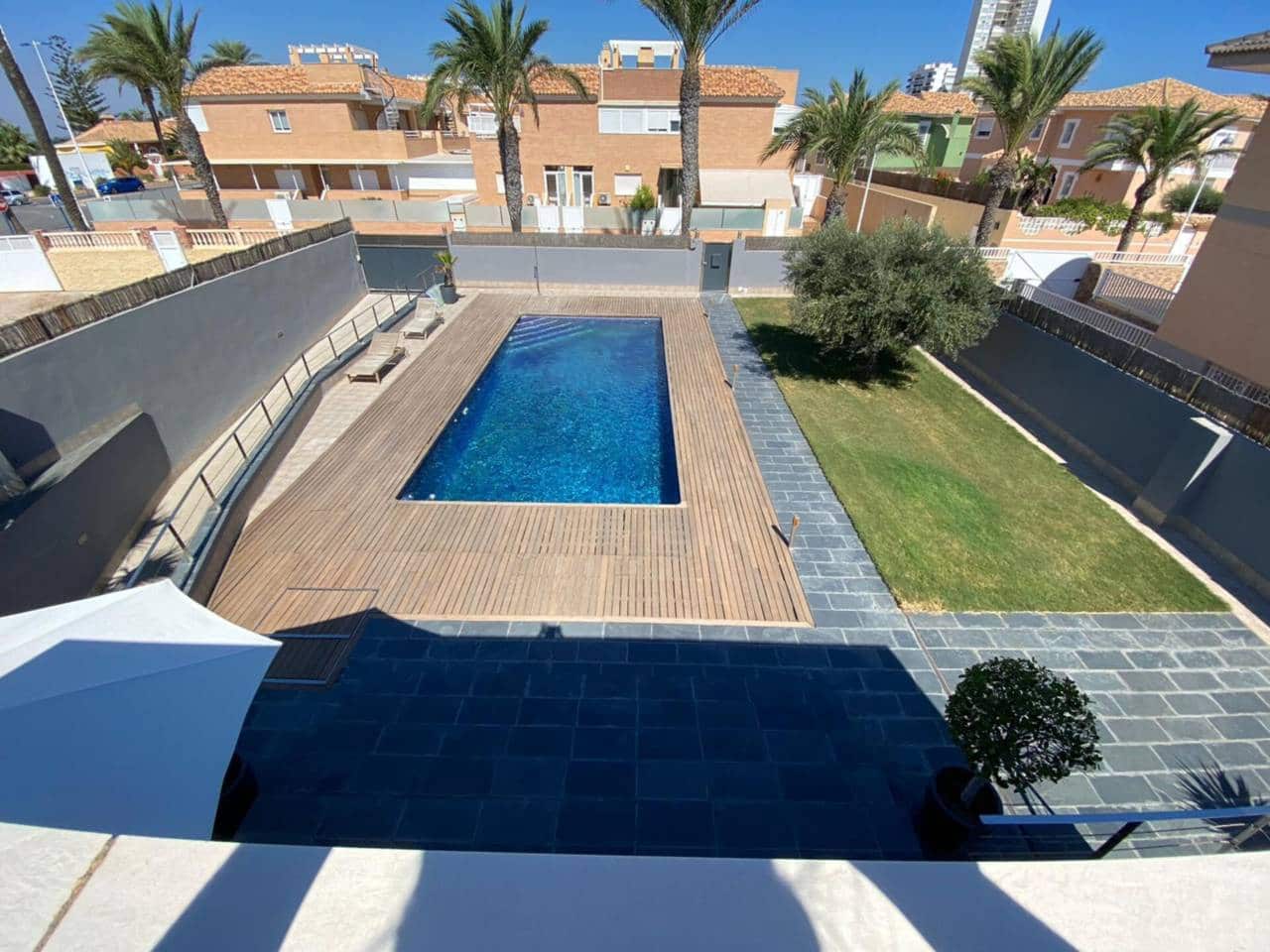 6 bedroom Bungalow for sale in La Manga del Mar Menor with garage - € 1,000,000 (Ref: 9348630)