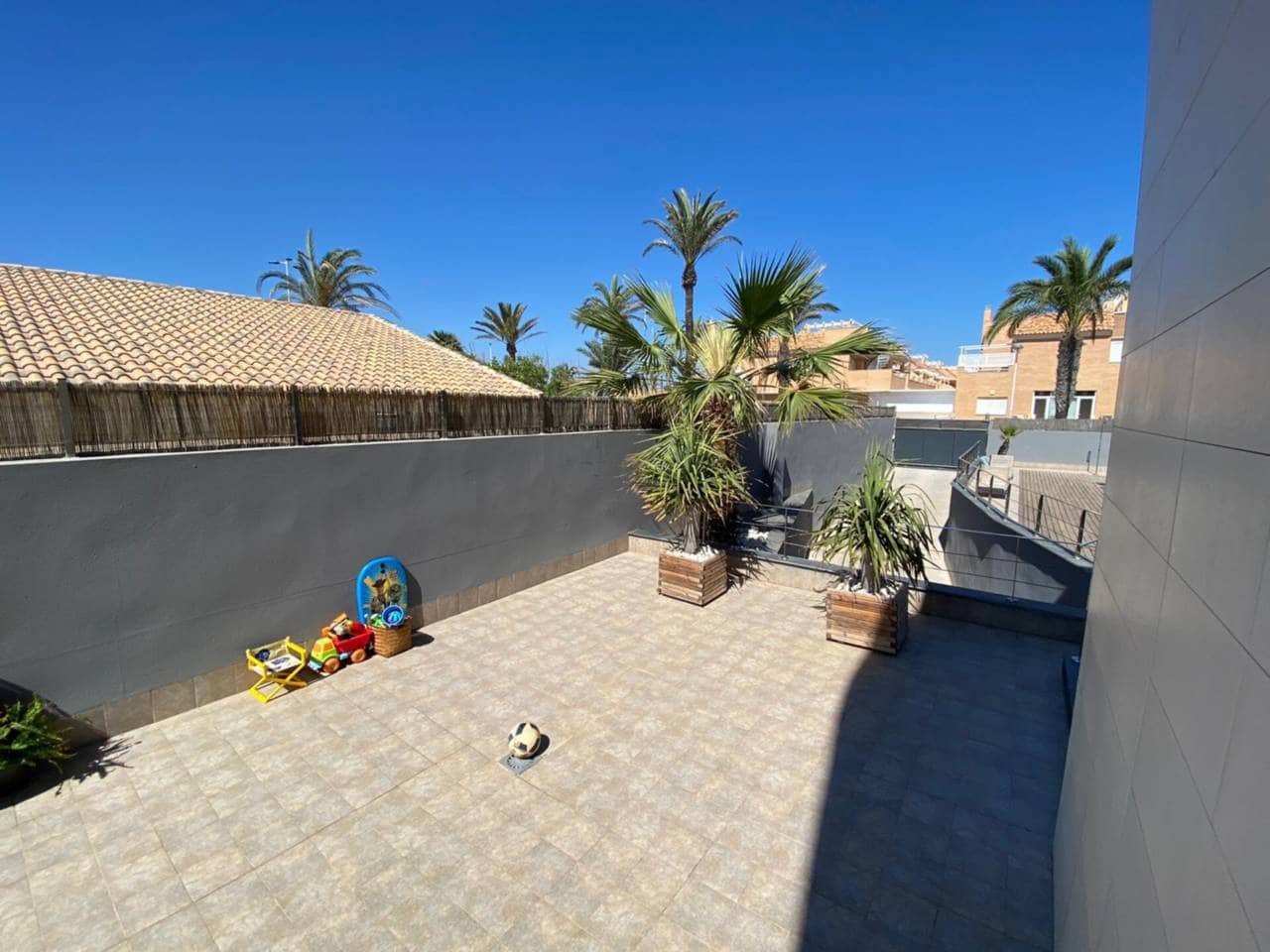 6 bedroom Bungalow for sale in La Manga del Mar Menor with garage - € 1,000,000 (Ref: 9348630)