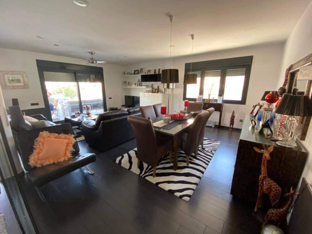 6 bedroom Bungalow for sale in La Manga del Mar Menor with garage - € 1,000,000 (Ref: 9348630)