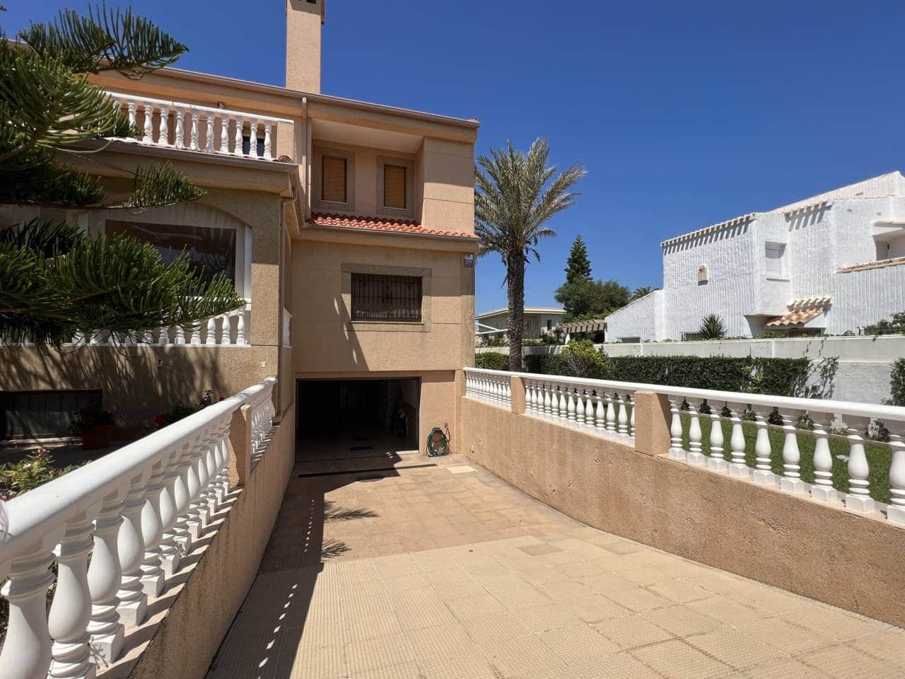 5 sypialnia Willa na sprzedaż w La Manga del Mar Menor z basenem garażem - 590 000 € (Ref: 9348631)