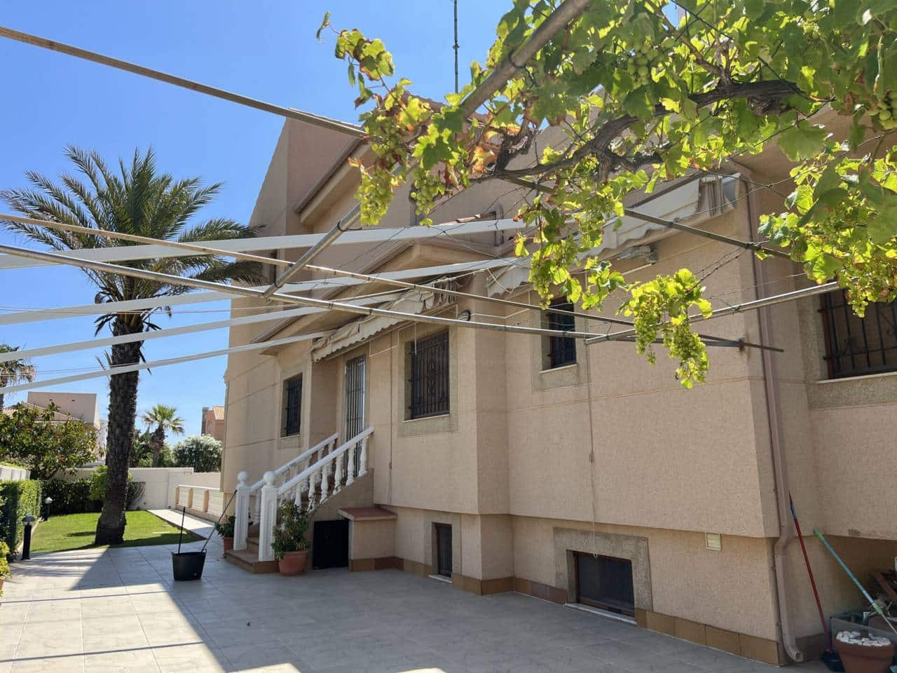 5 sypialnia Willa na sprzedaż w La Manga del Mar Menor z basenem garażem - 590 000 € (Ref: 9348631)