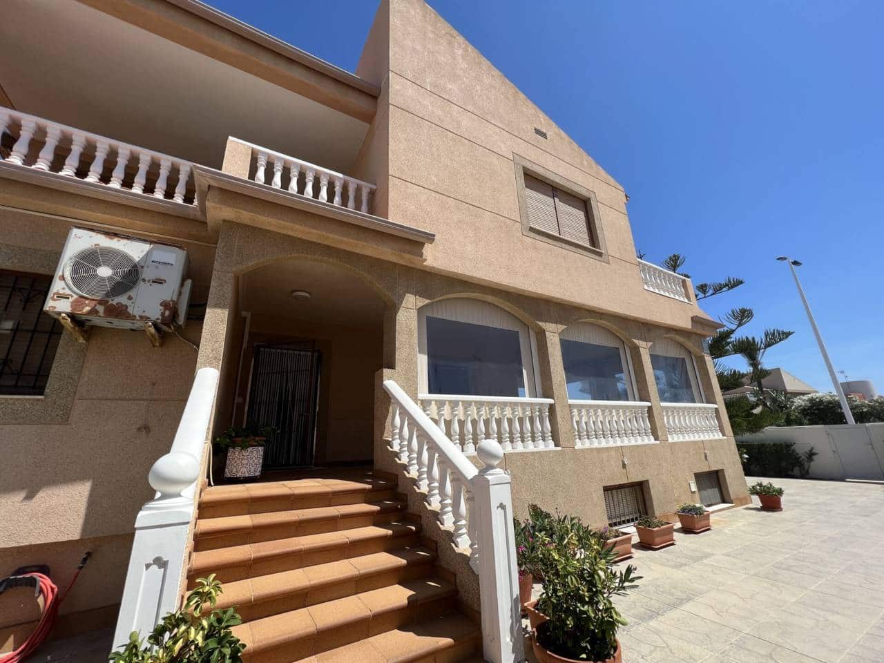 5 sypialnia Willa na sprzedaż w La Manga del Mar Menor z basenem garażem - 590 000 € (Ref: 9348631)