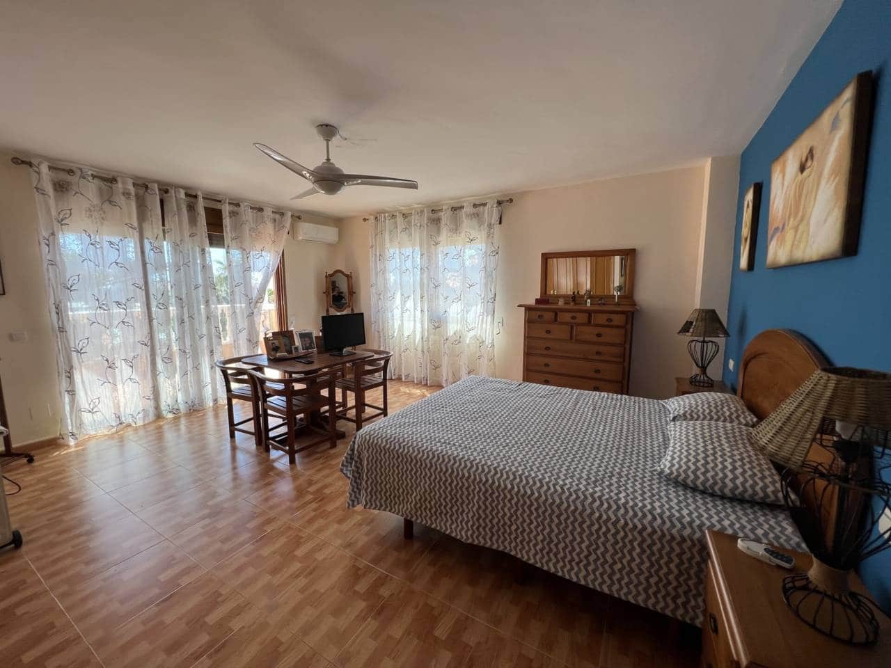 5 sypialnia Willa na sprzedaż w La Manga del Mar Menor z basenem garażem - 590 000 € (Ref: 9348631)