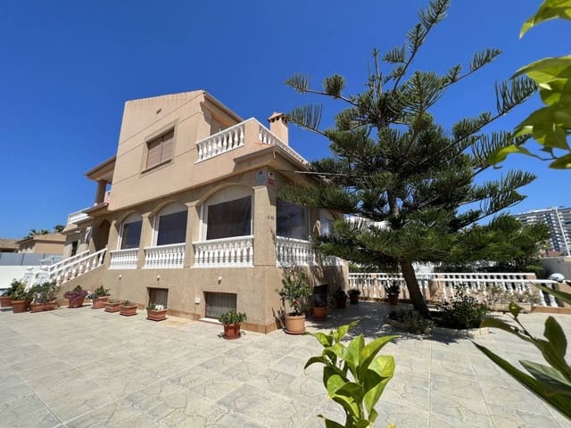 5 sypialnia Willa na sprzedaż w La Manga del Mar Menor z basenem garażem - 590 000 € (Ref: 9348631)