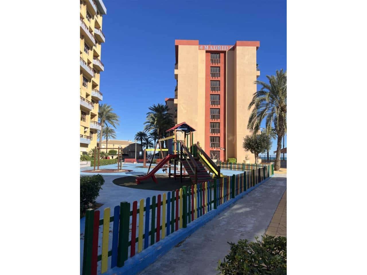 Piso de 1 habitación en La Manga del Mar Menor en venta con piscina - 134.000 € (Ref: 9387097)